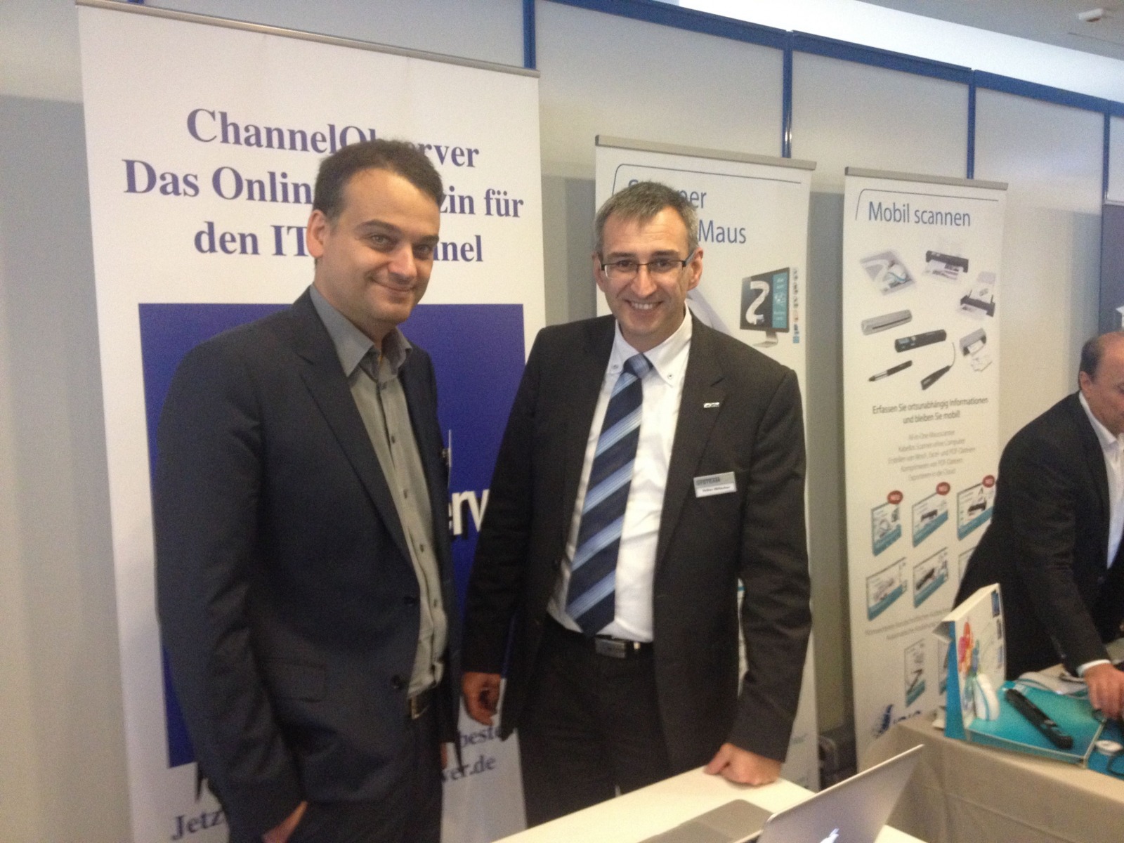 Markus Reuter (ChannelObserver) und Systeam-Chef Volker Mitlacher (rechts)
