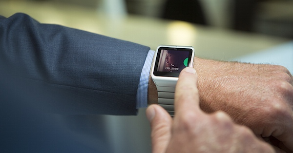 Die Steel Edition der Smartwatch 3 von Sony kommt mit einem Armband aus Stahl daher. Die Android-Uhr verfügt über einen nutzbaren GPS-Chip.