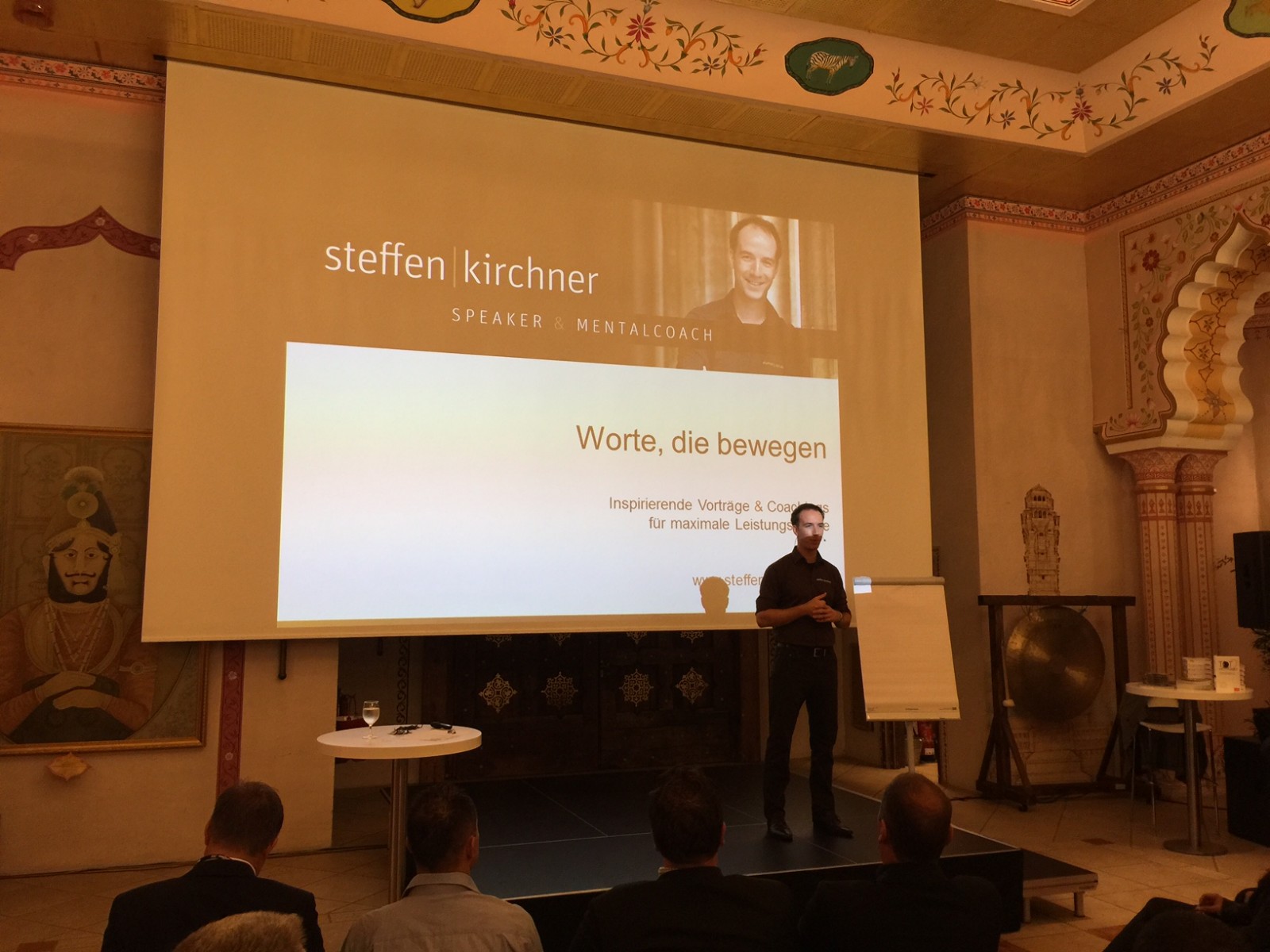 Motivations-Experte Steffen Kirchner bei der Keynote Motivations-Experte Steffen Kirchner bei der Keynote