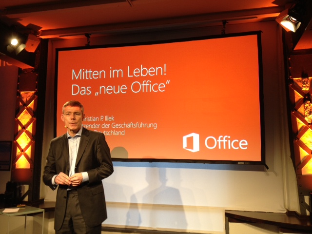 Microsoft-Chef Illek bei der Vorstellung von Office für Privatkunden in Hamburg.