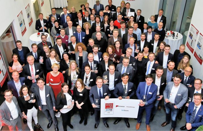 Gruppenbild der 70 Siegerunternehmen des Wettbewerbs «Beste Arbeitgeber in der ITK 2018« von Great Place to Works (Q: obs/Great Place to Work® Deutschland)