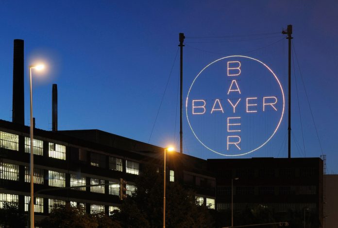 Vier IT-Dienstleister übernehmen 950 Bayer-Mitarbeiter