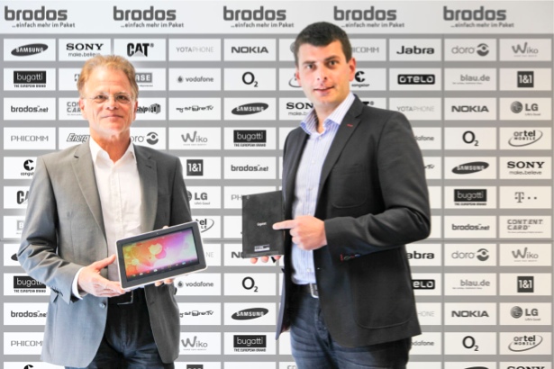 Michael Orth (Gigaset) und Stefan Vitzithum (Brodos) stellen die neuen Gigaset-Tablets vor