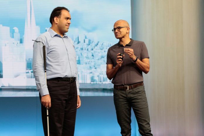 CEO Satya Nadella (rechts) auf der Build