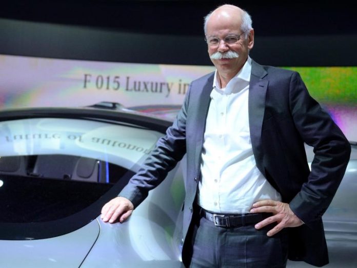 Daimler-Chef Dieter Zetsche sieht bei der Technik kaum Hindernisse. Die rechtlichen und ethischen Rahmenbedingungen fehlen allerdings noch. Foto: Britta Pedersen