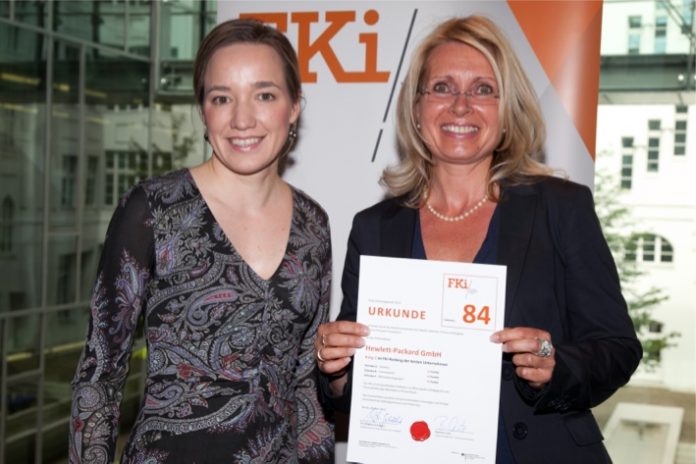 HP-Managerin Eva Faenger mit Ministerin Kristina Schröder (Q:BMFSFJ / M. Auerbach)