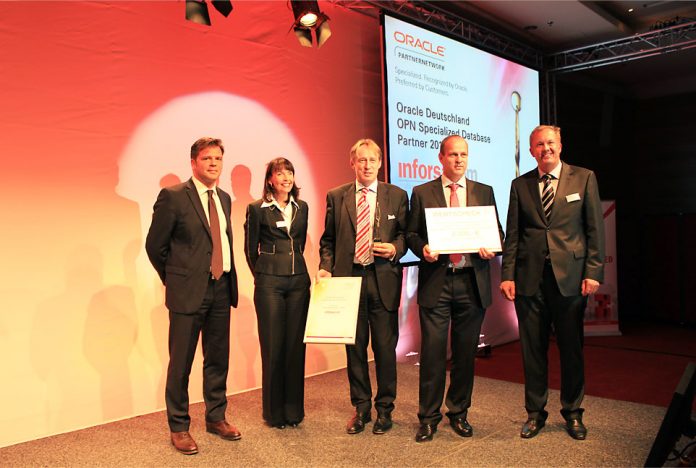 Das Inforsacom-Team um Rüdiger Rath bei einer Oracle-Auszeichnung