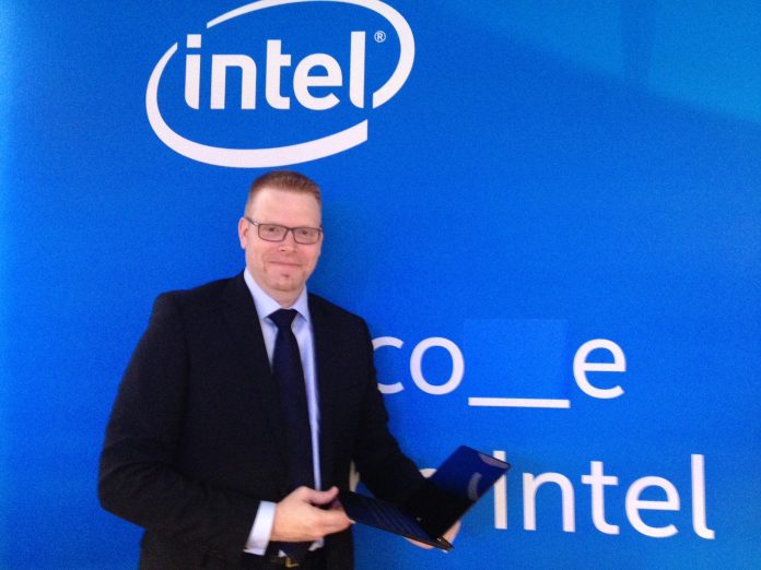 Intel-Geschäftsführer Christian Lamprechter im Gespräch mit ChannelObserver