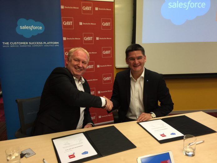 Salesforce-Manager Joachim Schreiner und CeBIT-Chef Oliver Frese in München