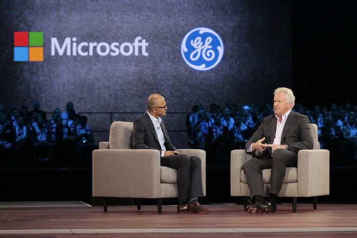 Microsoft-CEO Satya Nadella mit GE-CEO Jeff Immelt auf der WPC