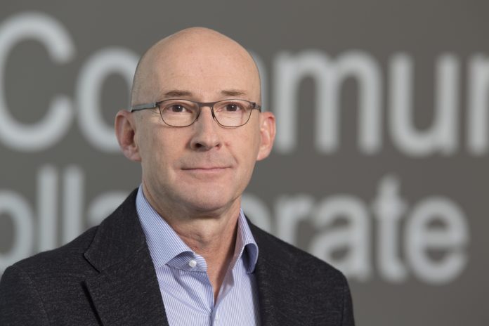 Der gebürtige Österreicher Alexander Stüger (58) ist seit April 2015 Vorsitzender der Geschäftsführung von Microsoft Deutschland. Er übernahm die Führung