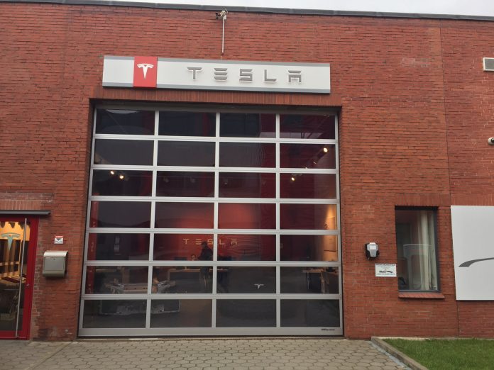 Tesla-Niederlassung in Hamburg: «Autopilot» per Software-Update