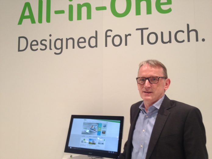 Acer-Chef Wilfried Thom auf dem IFA-Messestand des Herstellers