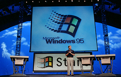 Bill Gates bei der Premiere von Windows 95